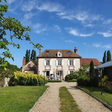 Les Cigognes Vakantiehuis Andé